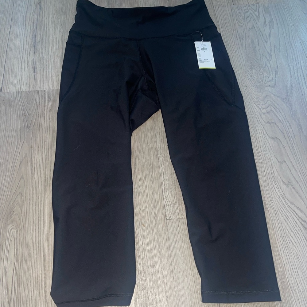 NWT Old Navy powersoft High Waist crop legging with pockets